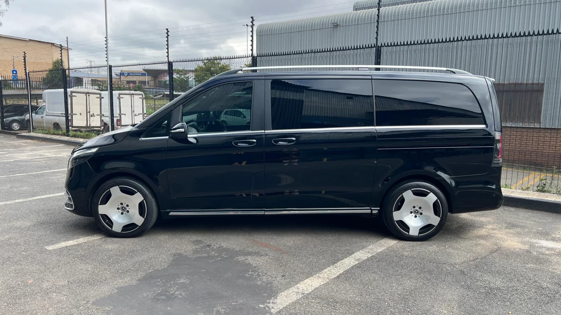 Mercedes-Benz V300d, image 2